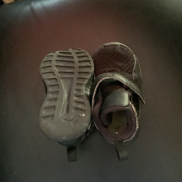 Selling toddlers Jordan’s in very good condition any questions ask 😊 - Picture 4 of 4